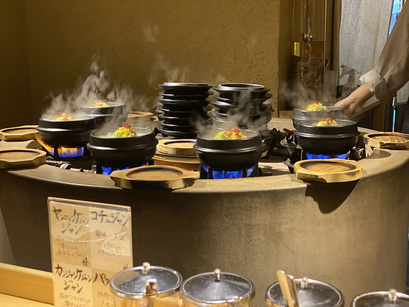 参鶏湯を煮込む